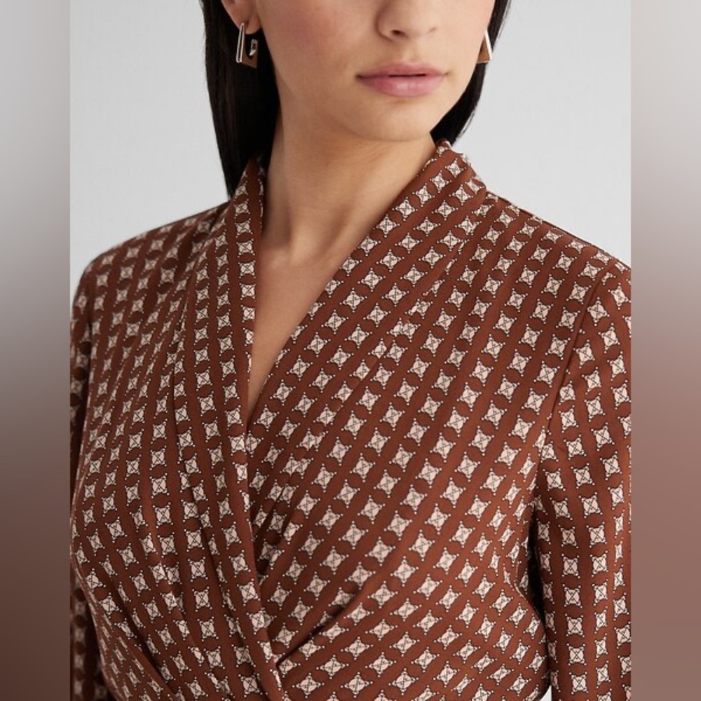 NWT Chocolate Brown Printed Collared Long Sleeve Tie Waist Tiered Mini Dress - Picture 2 of 12
